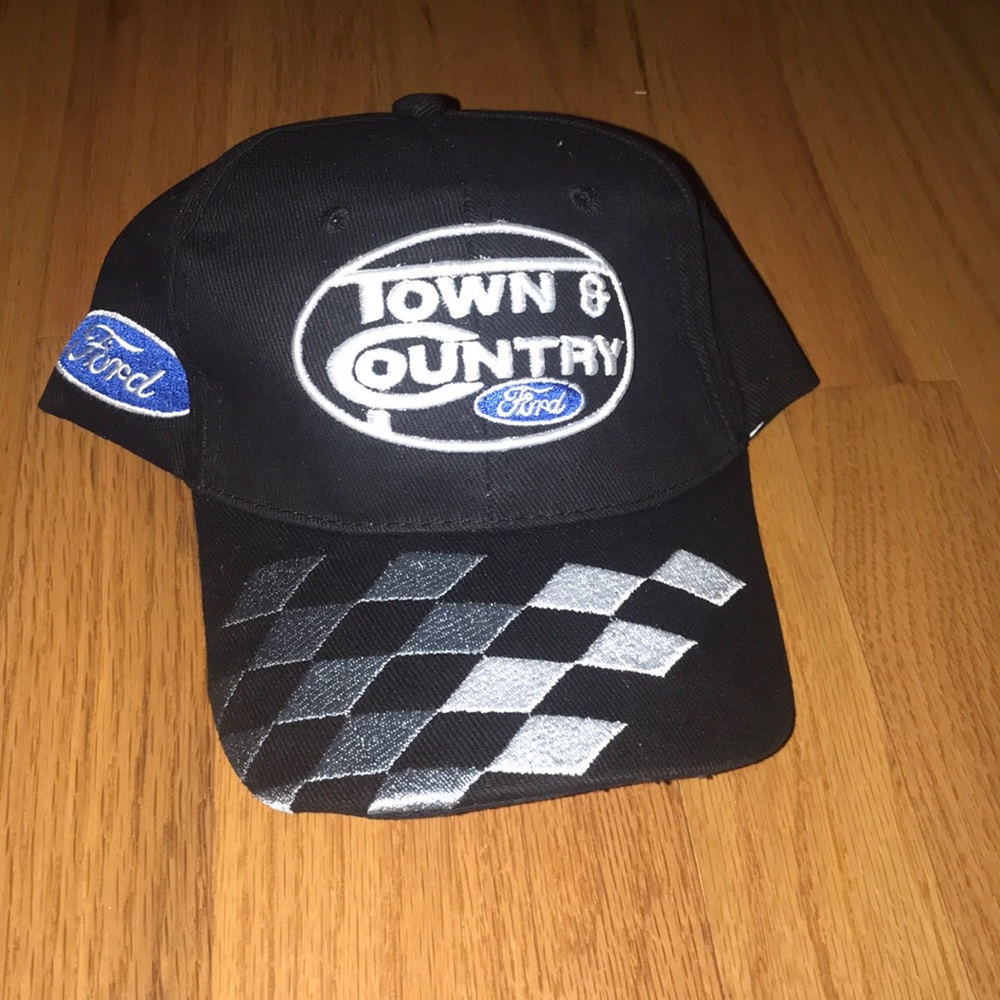 Ford Town and Country Black Hat